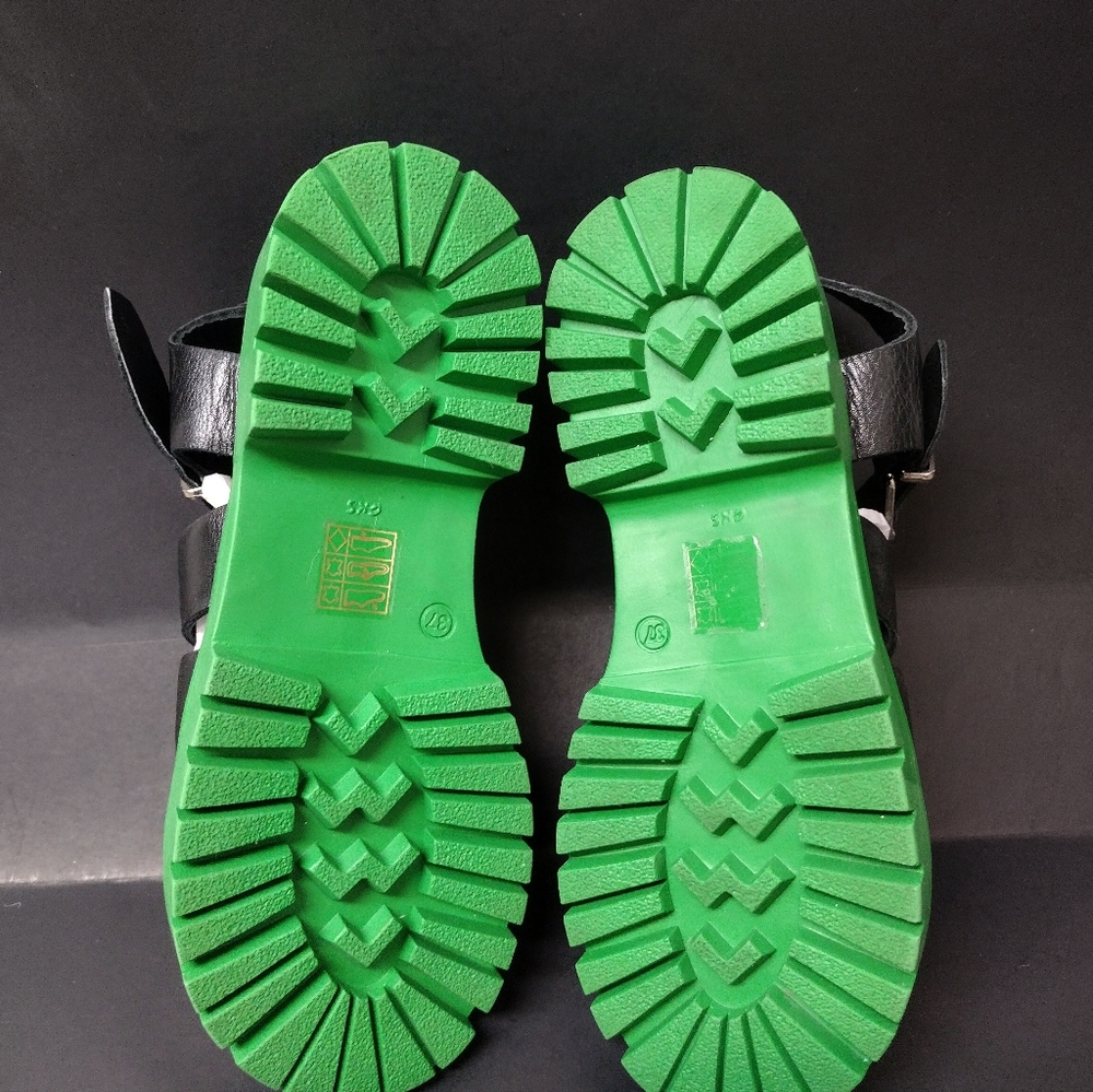 NEW STEVE MADDEN WOMEN'S LEATHER BLACK GEM CLYDER TOE SANDALS SIZE 7( 37 ) - Picture 9 of 9